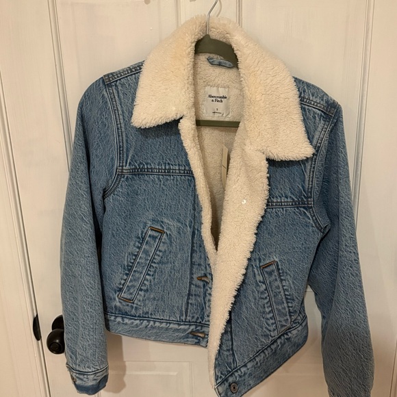 Abercrombie & Fitch Women's Blue Denim Sherpa Jacket - Picture 2 of 4